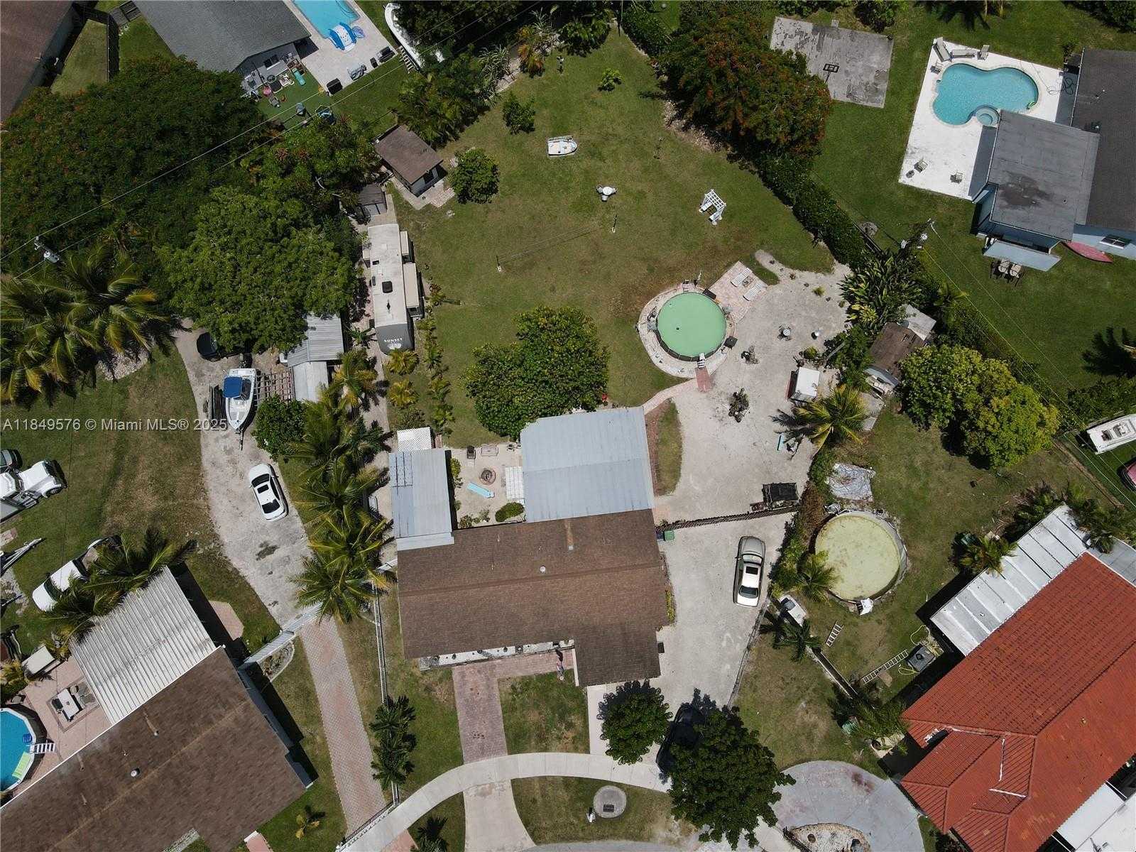 Small Image of 9971 SOUTH WEST 198TH ST, Cutler Bay Number 6