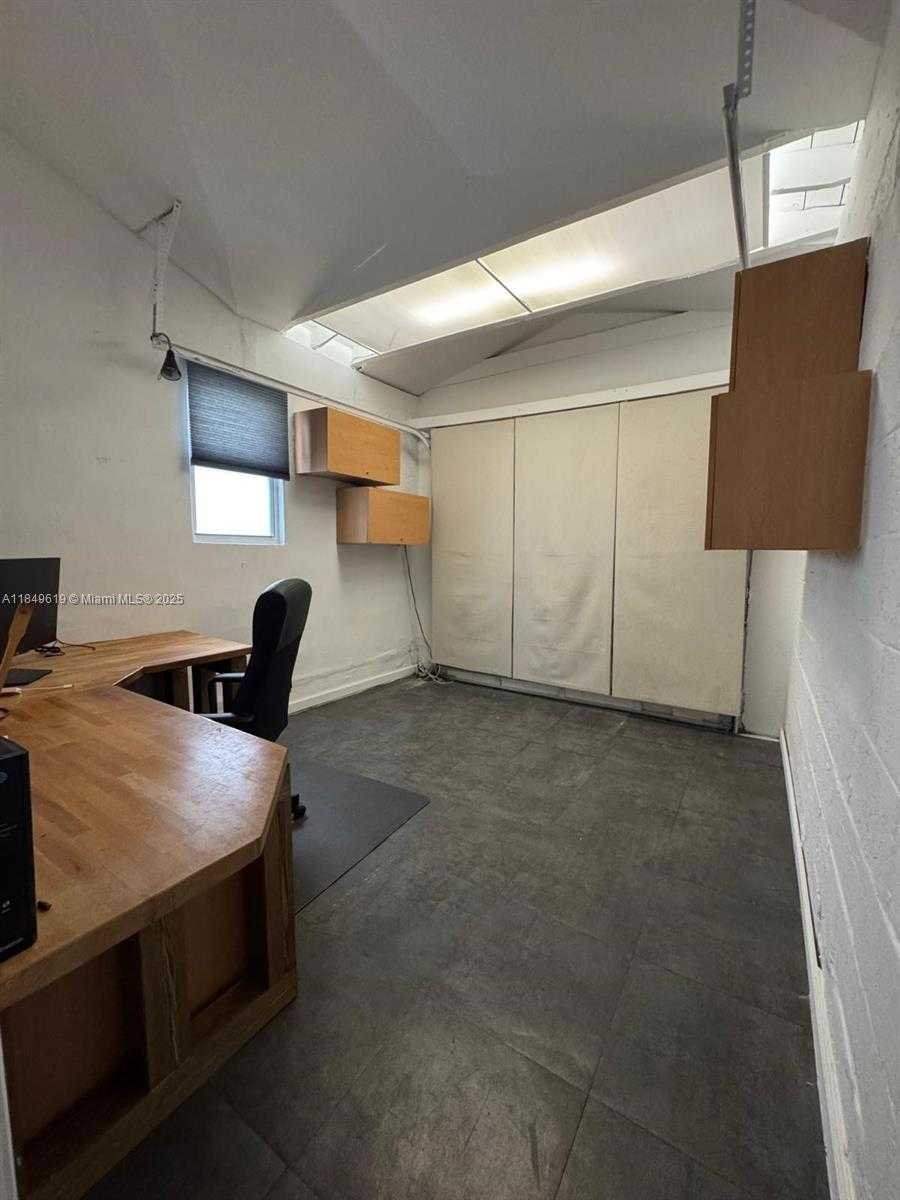 Small Image of 912 WALLACE ST, Coral Gables Number 17