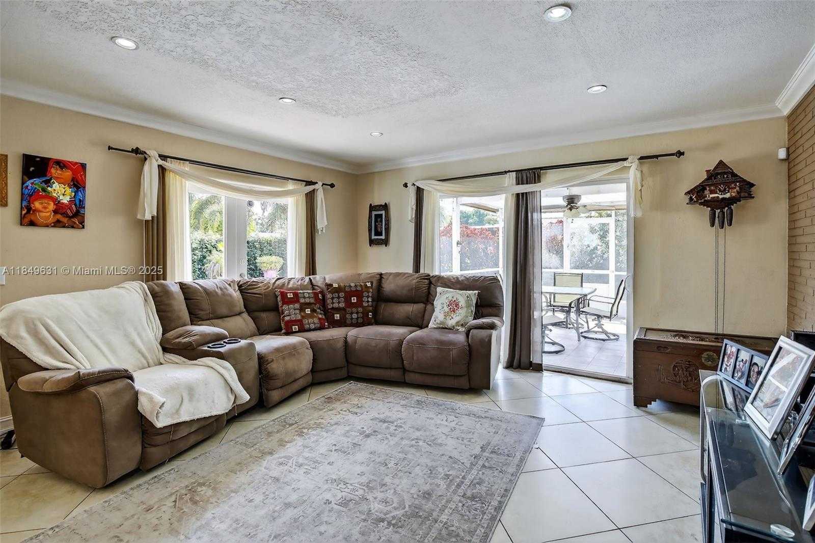 Small Image of 1700 NORTH WEST 111TH AVE, Pembroke Pines Number 14