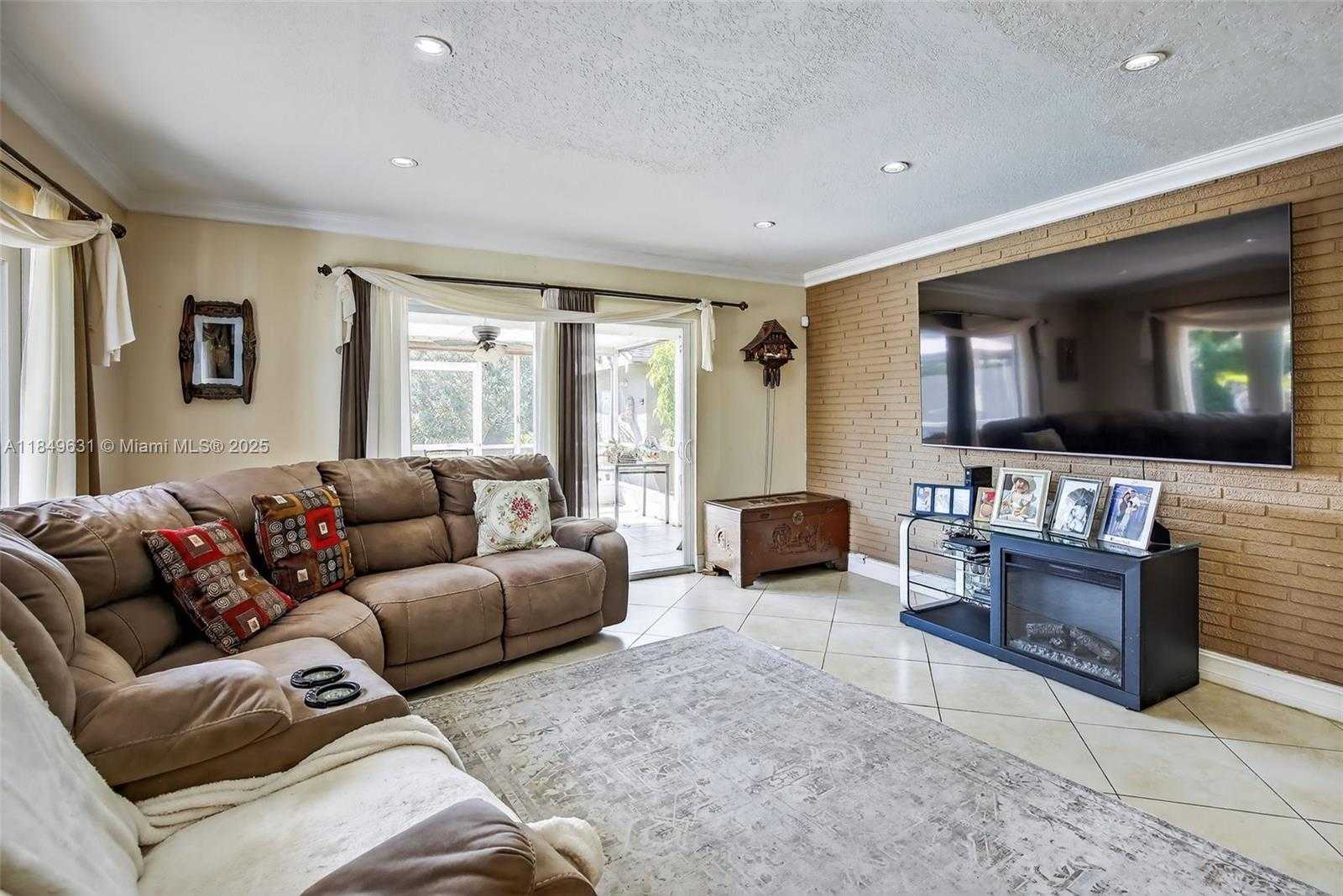 Small Image of 1700 NORTH WEST 111TH AVE, Pembroke Pines Number 16