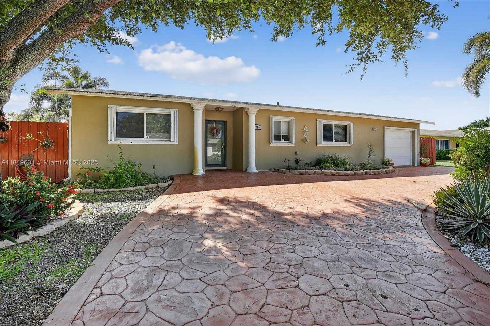 Small Image of 1700 NORTH WEST 111TH AVE, Pembroke Pines Number 2