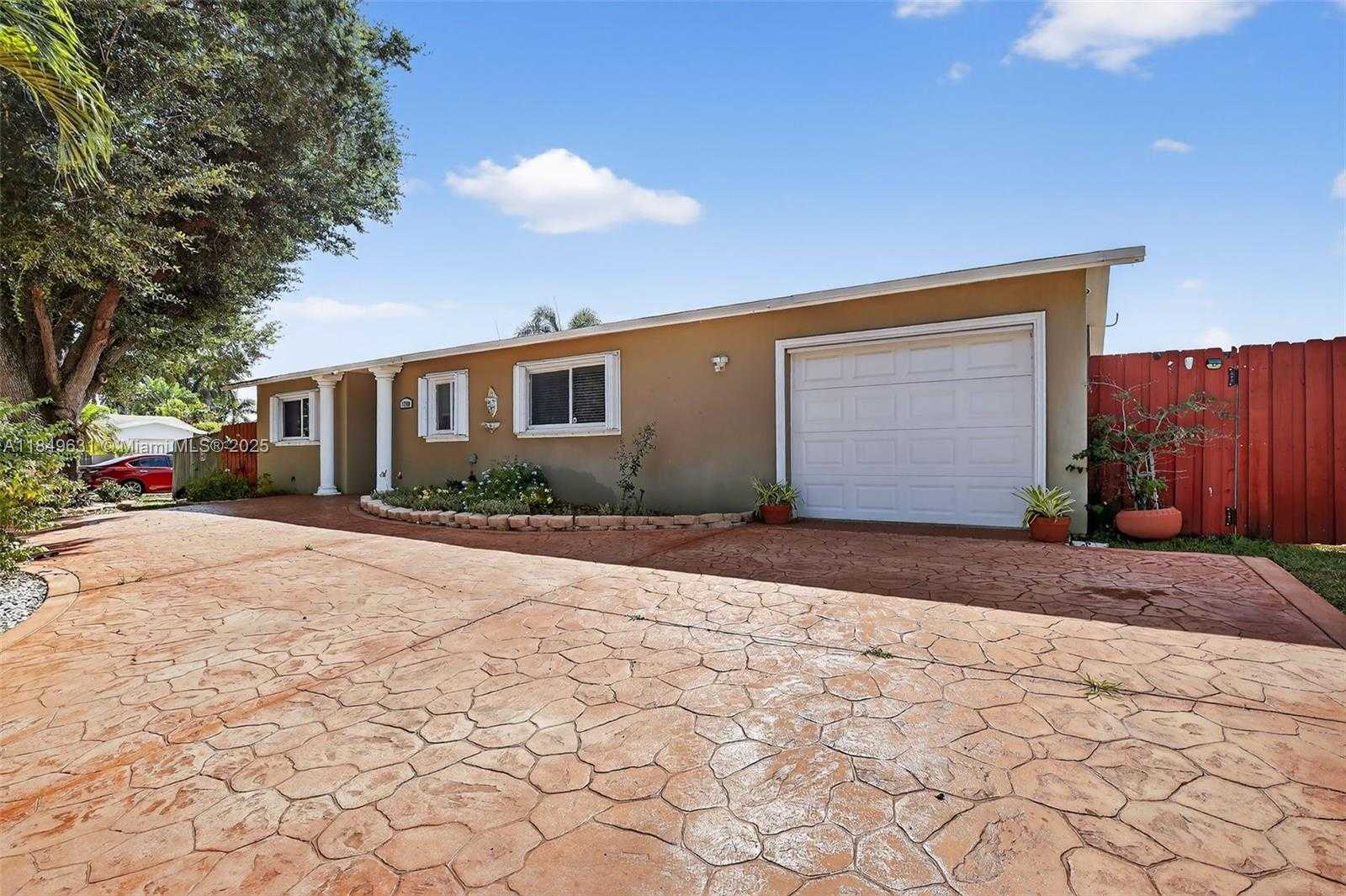 Small Image of 1700 NORTH WEST 111TH AVE, Pembroke Pines Number 3