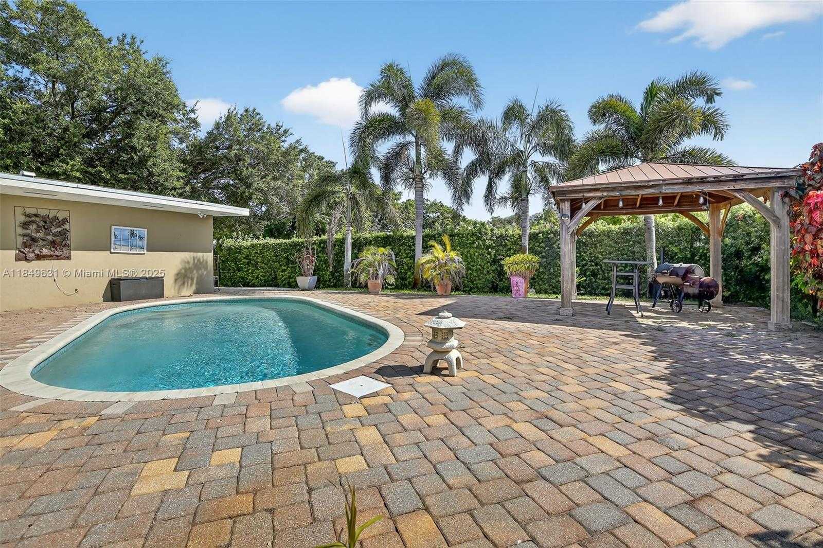 Small Image of 1700 NORTH WEST 111TH AVE, Pembroke Pines Number 34