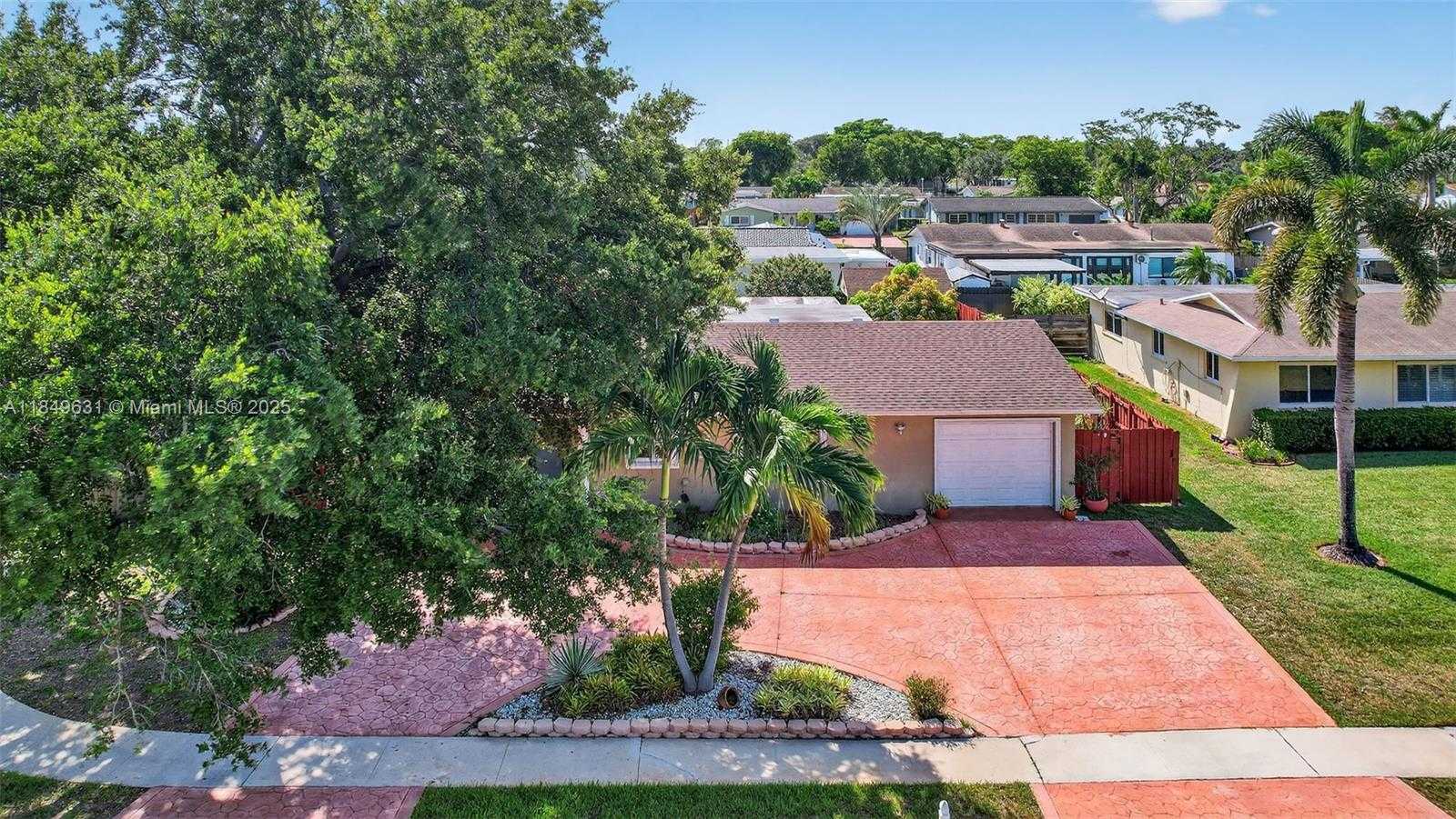 Small Image of 1700 NORTH WEST 111TH AVE, Pembroke Pines Number 47