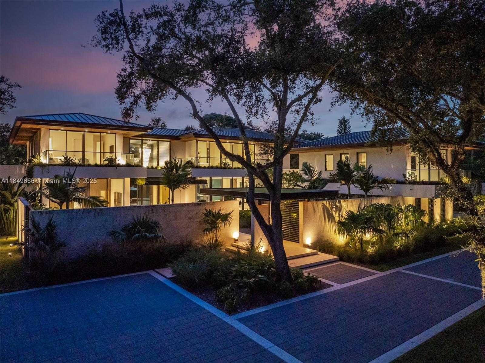 Small Image of 10840 OLD CUTLER RD, Coral Gables Number 1