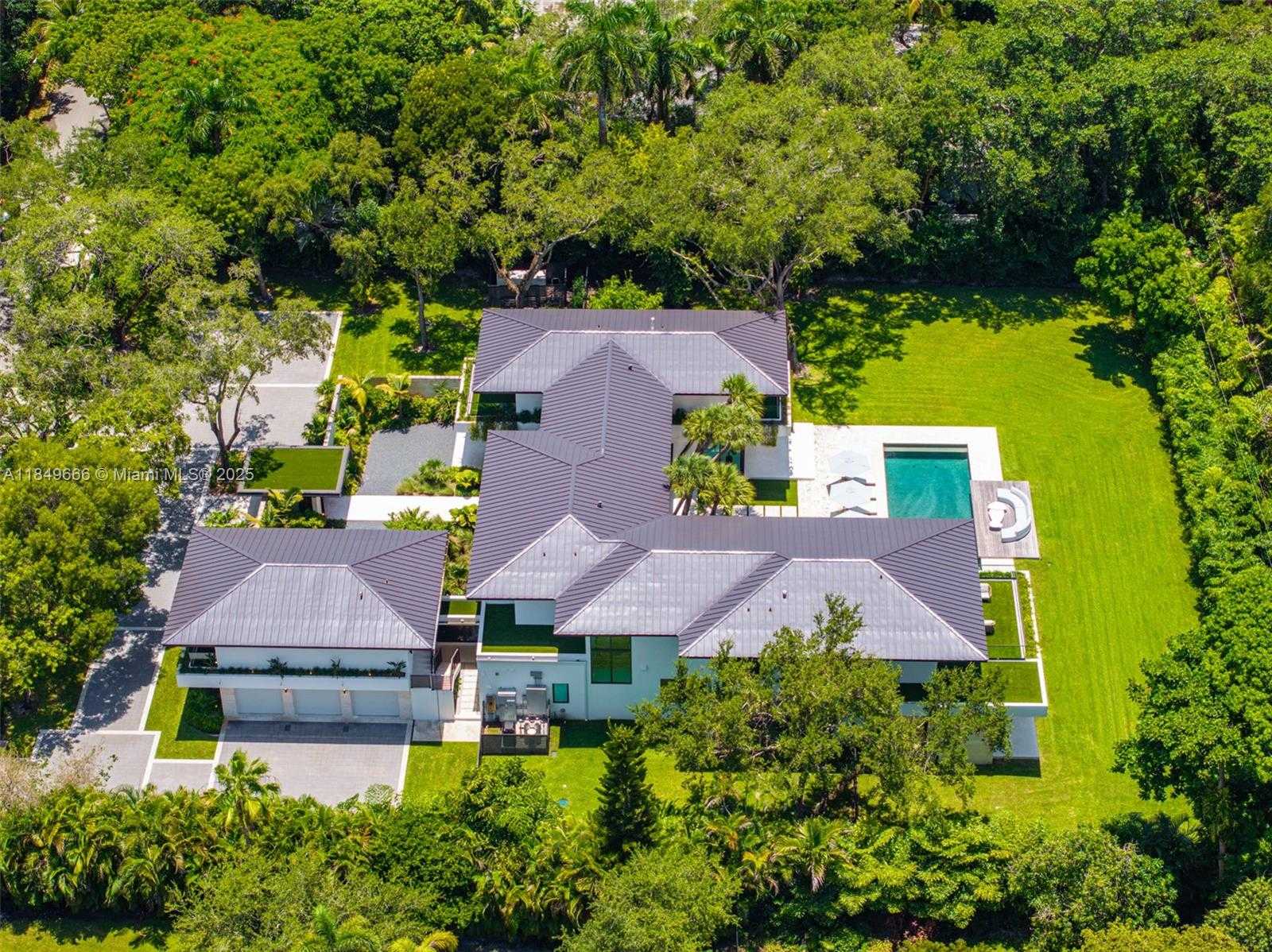 Small Image of 10840 OLD CUTLER RD, Coral Gables Number 11