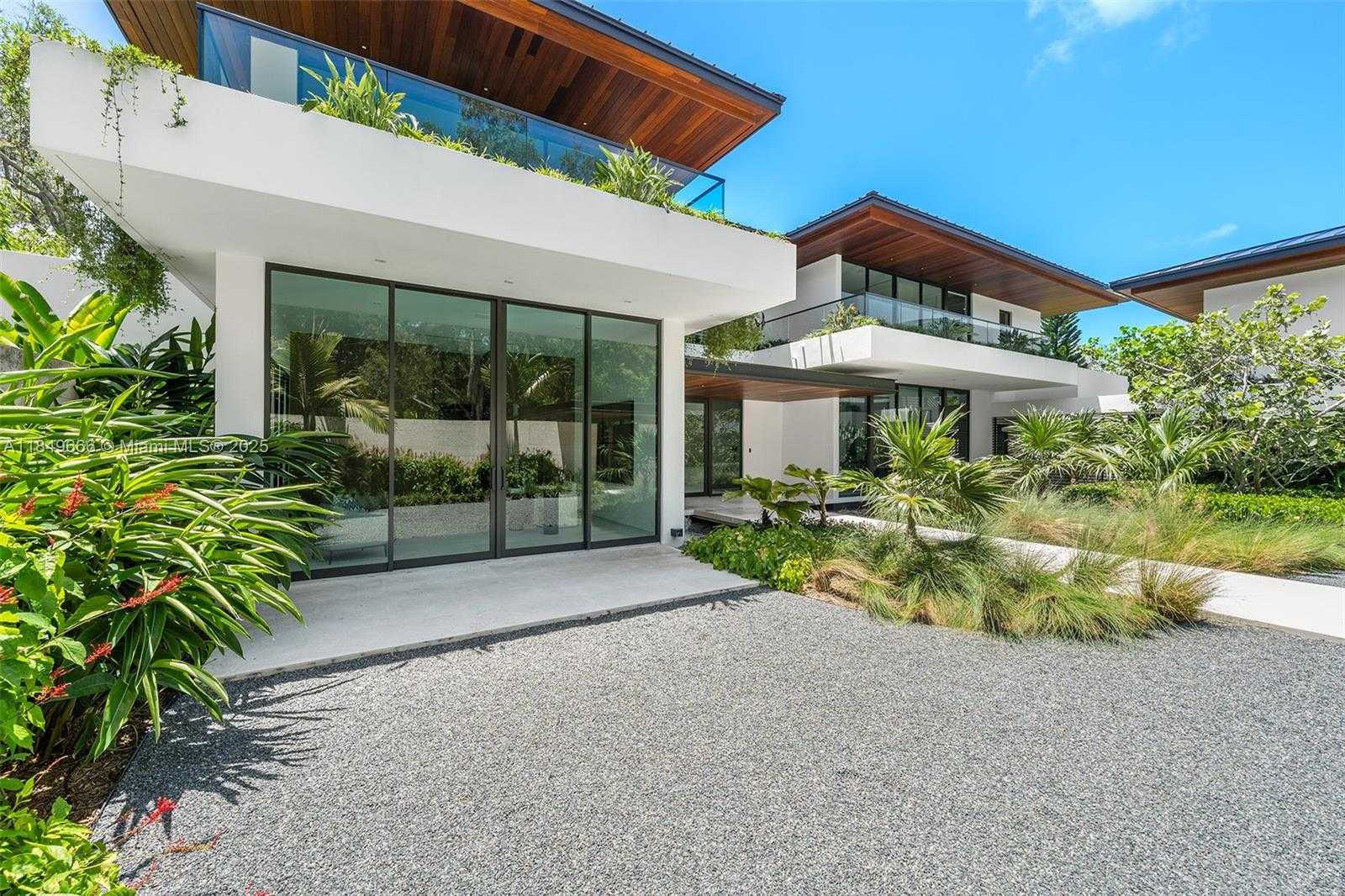 Small Image of 10840 OLD CUTLER RD, Coral Gables Number 14