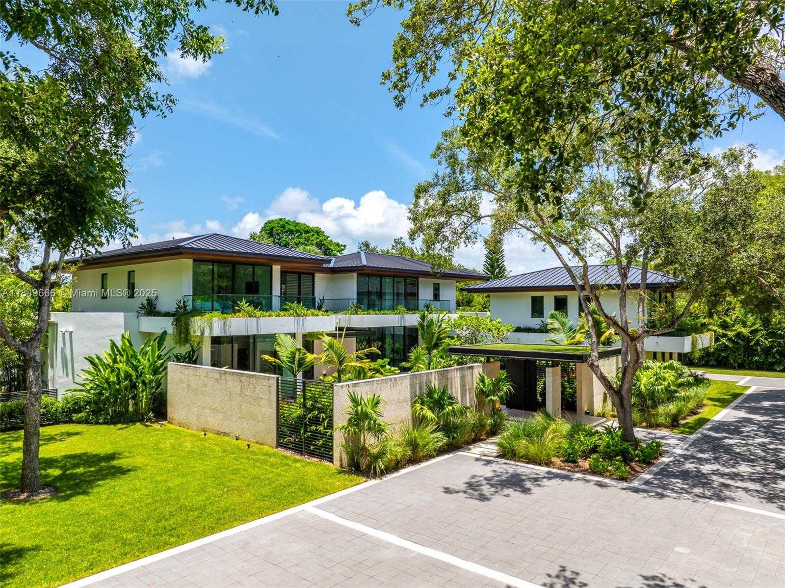 Small Image of 10840 OLD CUTLER RD, Coral Gables Number 2