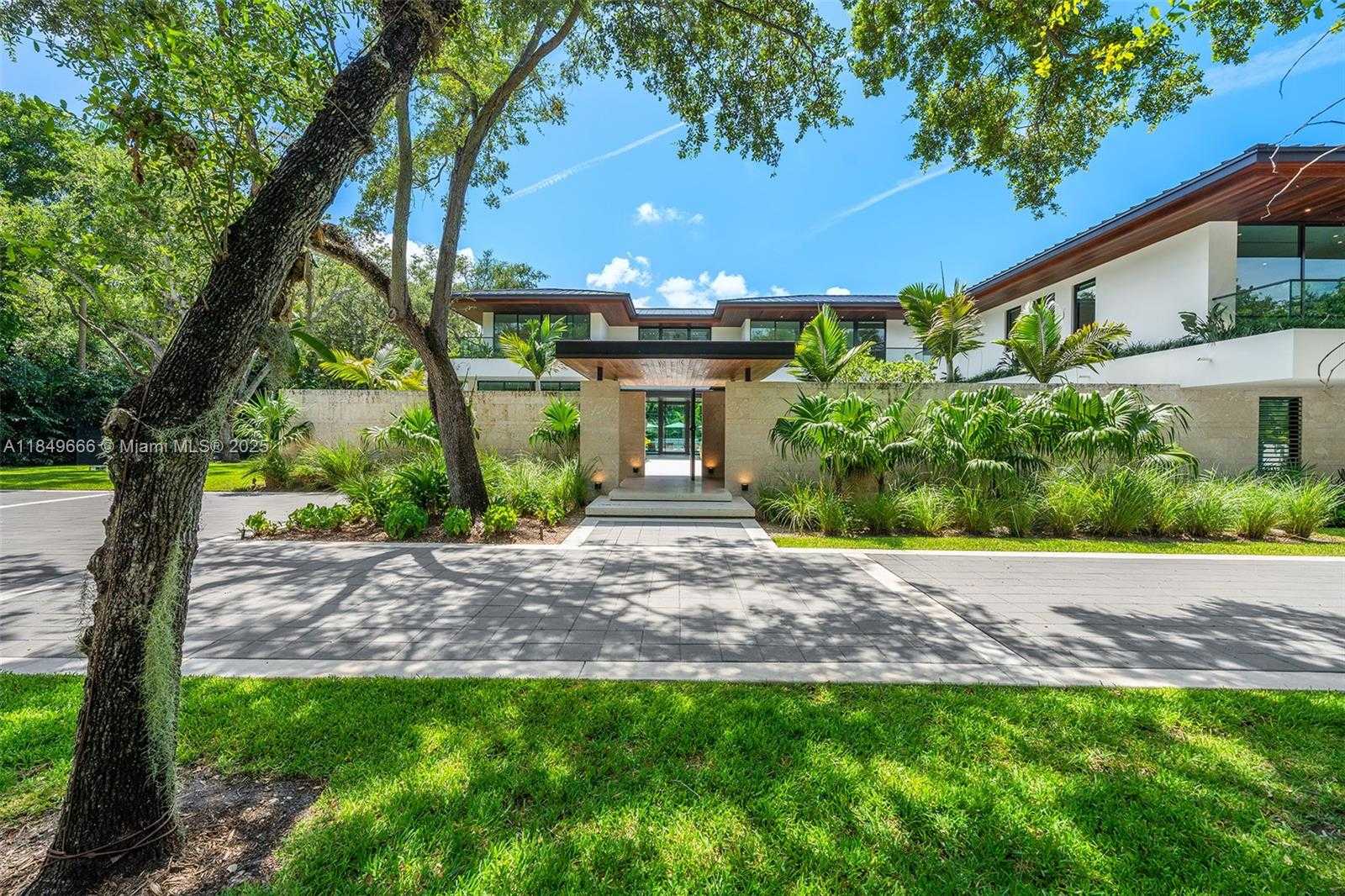 Small Image of 10840 OLD CUTLER RD, Coral Gables Number 3