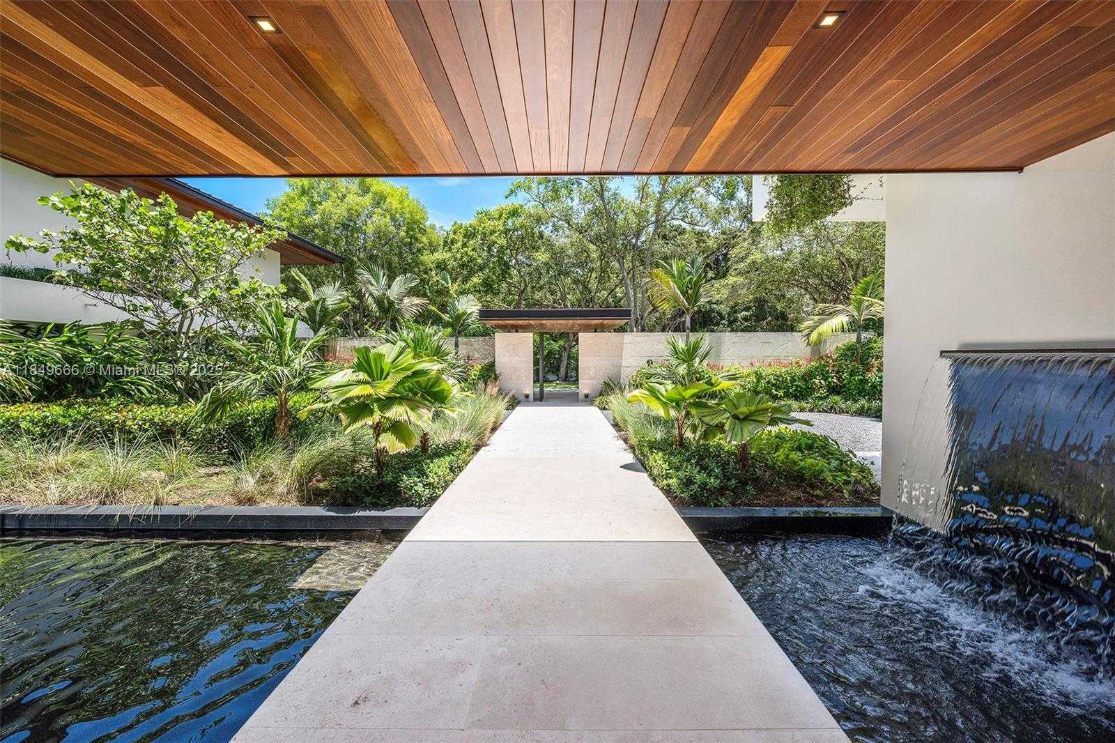 Small Image of 10840 OLD CUTLER RD, Coral Gables Number 5