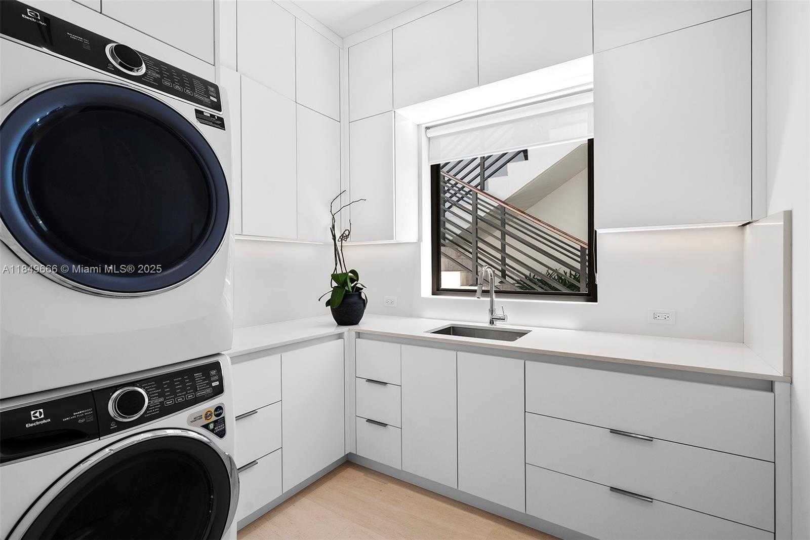 Small Image of 10840 OLD CUTLER RD, Coral Gables Number 94