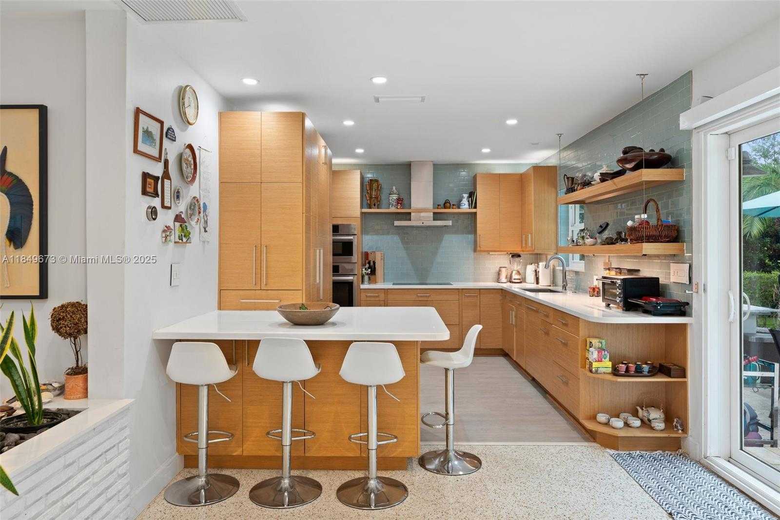 Small Image of 415 GARLENDA AVE, Coral Gables Number 10