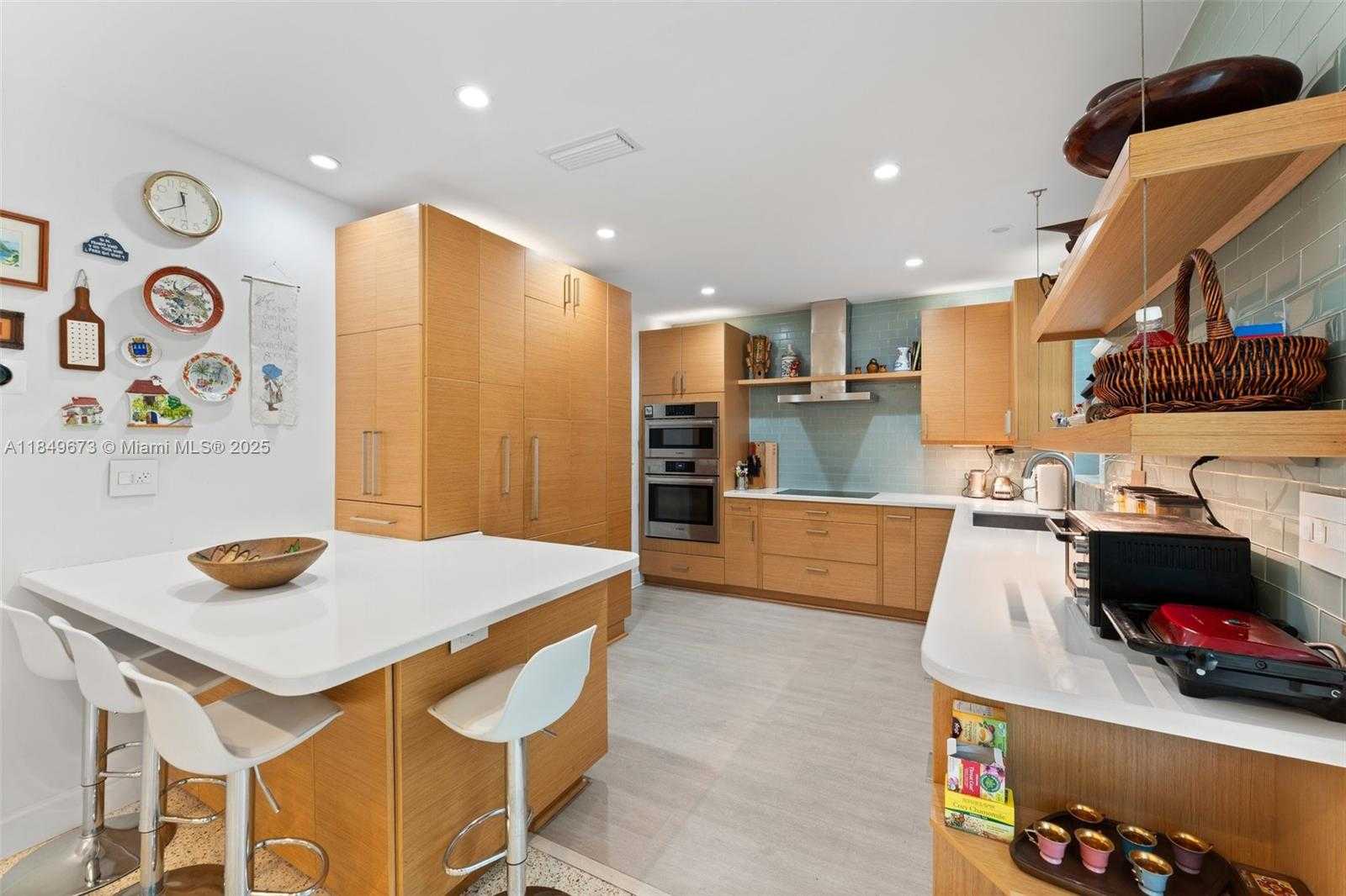 Small Image of 415 GARLENDA AVE, Coral Gables Number 11