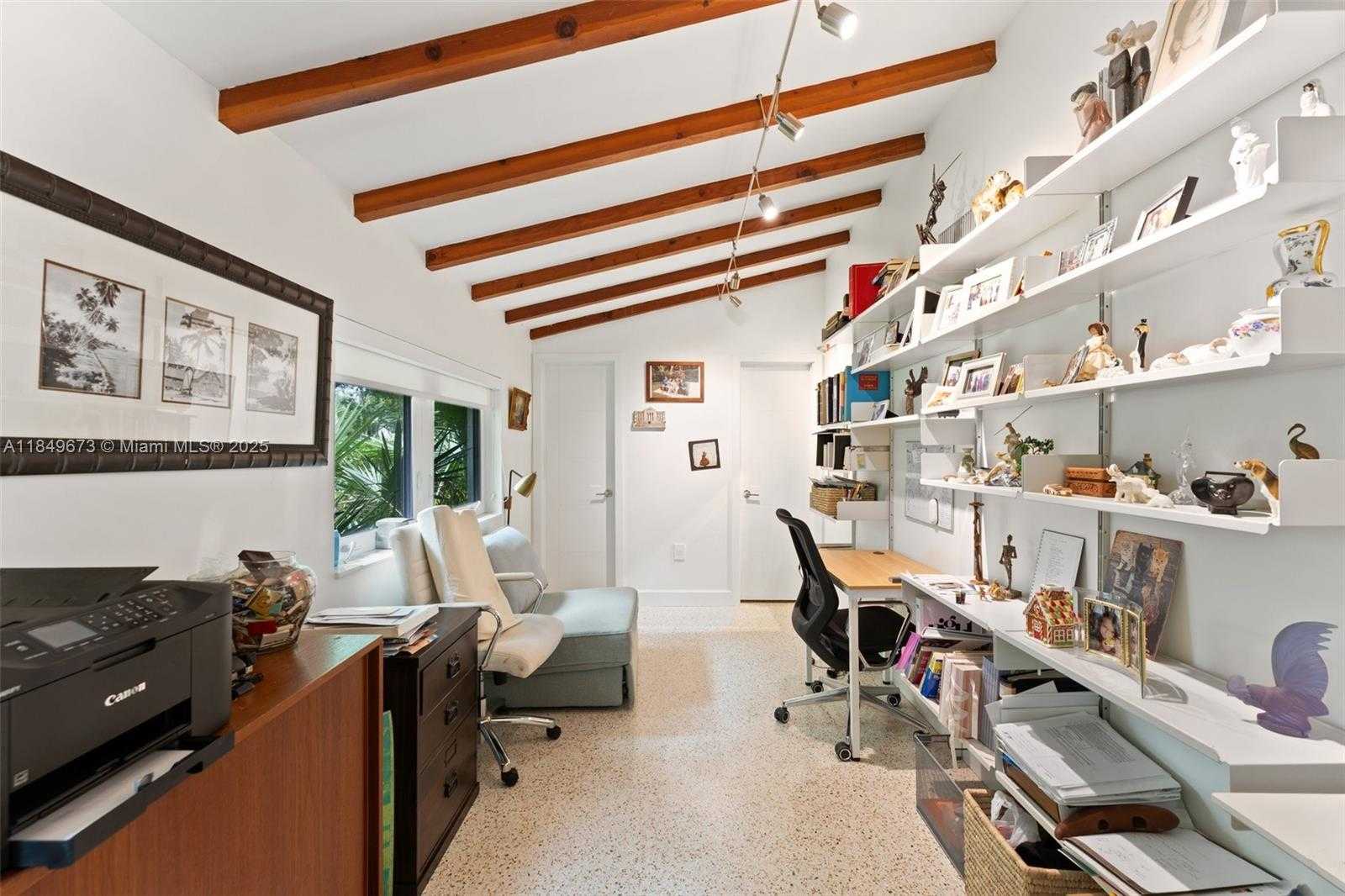 Small Image of 415 GARLENDA AVE, Coral Gables Number 13