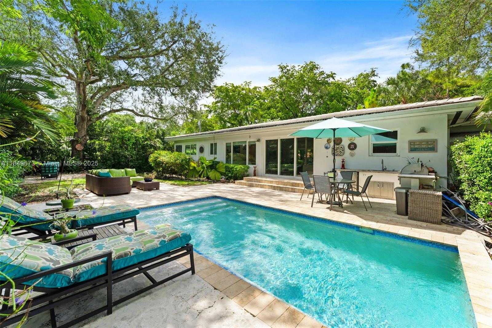 Small Image of 415 GARLENDA AVE, Coral Gables Number 17