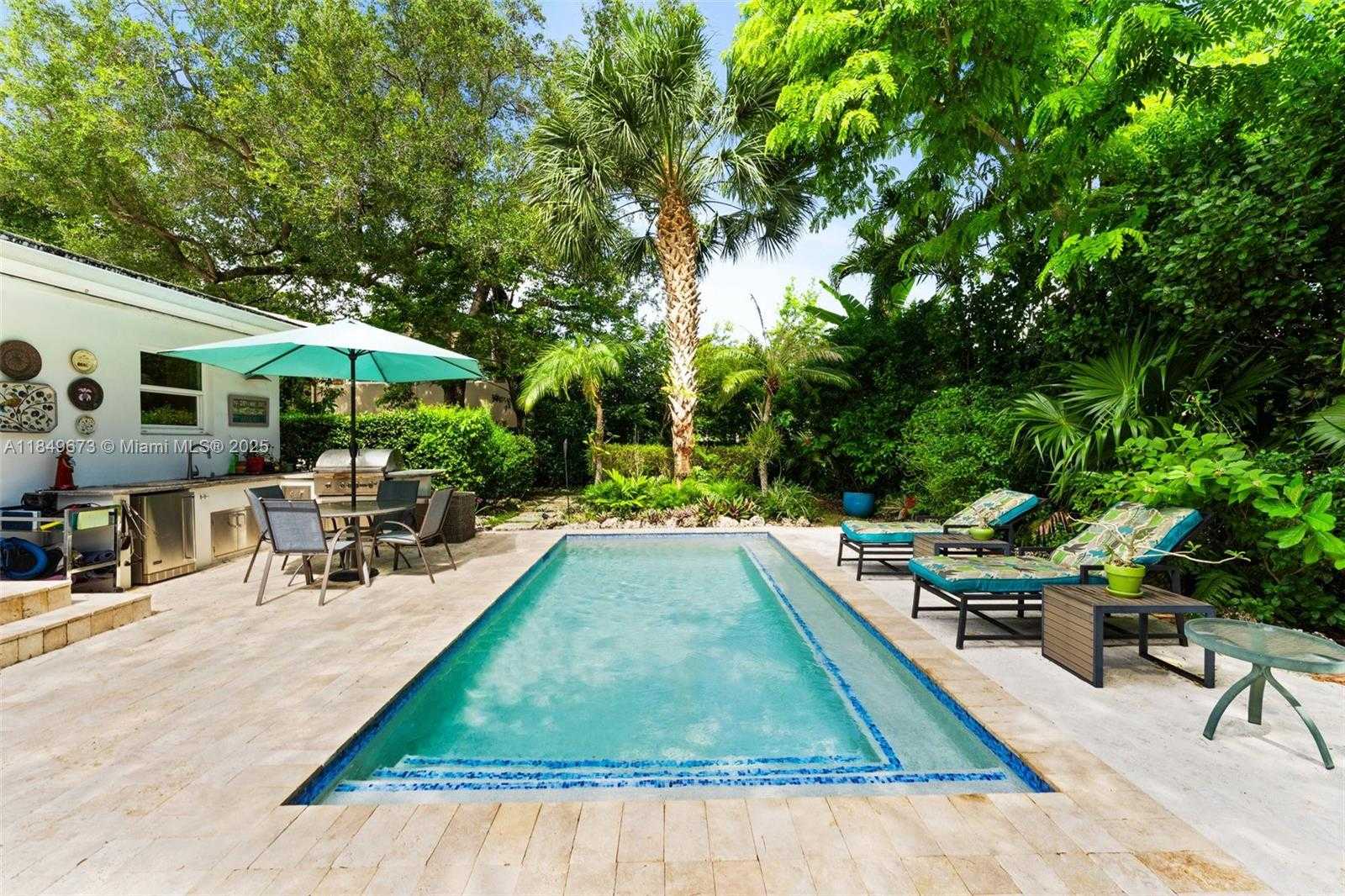 Small Image of 415 GARLENDA AVE, Coral Gables Number 18