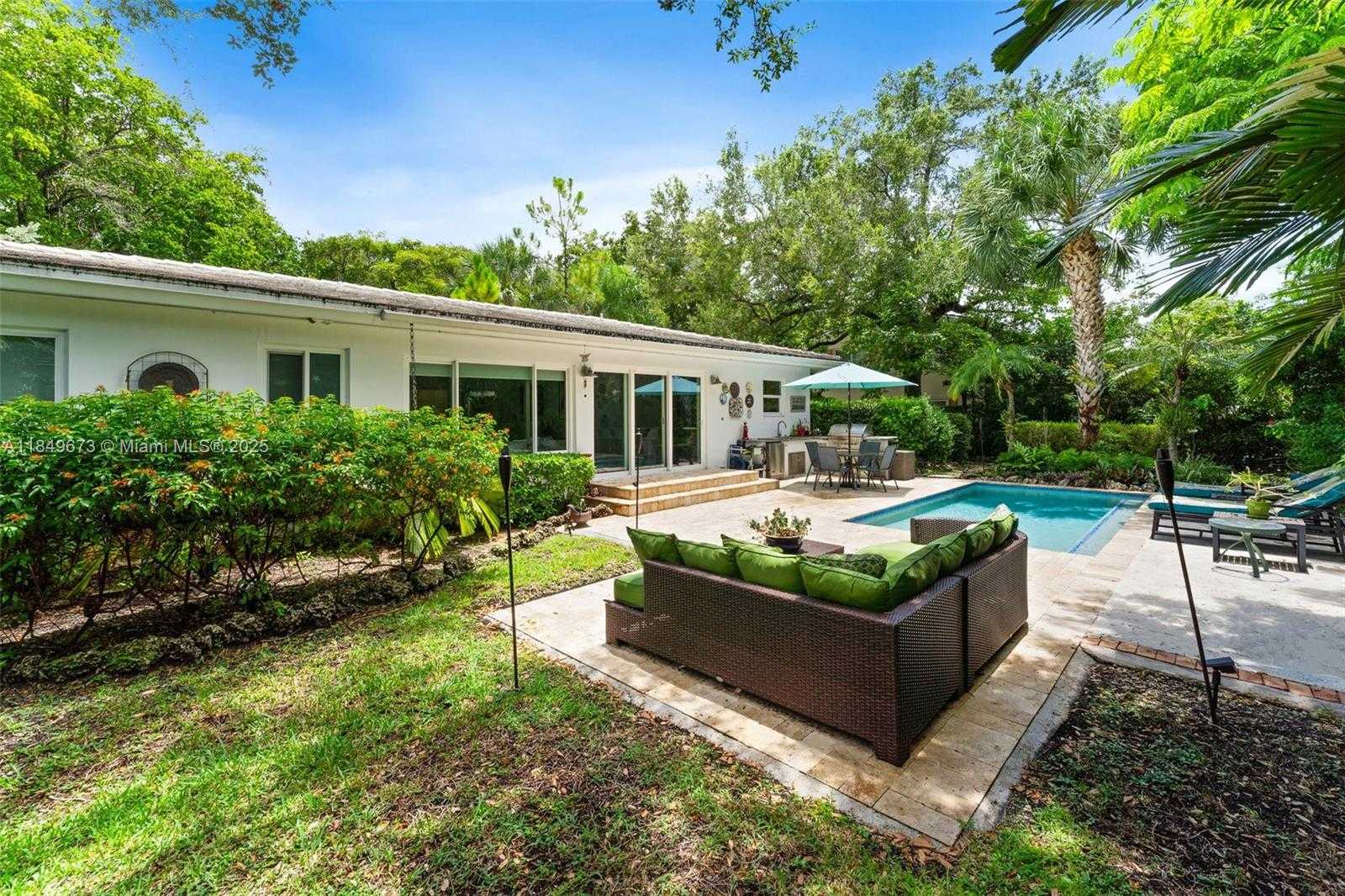 Small Image of 415 GARLENDA AVE, Coral Gables Number 19