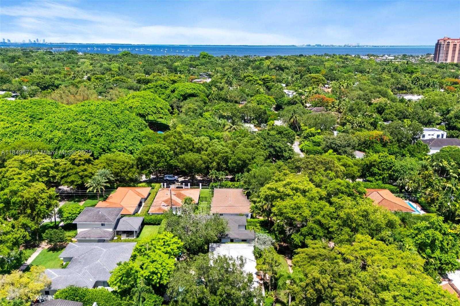 Small Image of 415 GARLENDA AVE, Coral Gables Number 22