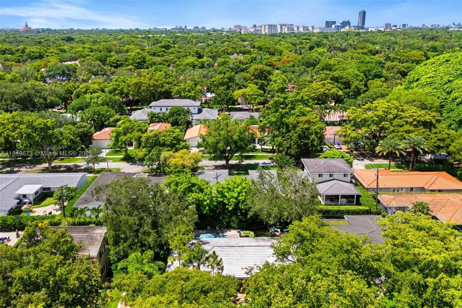 Small Image of 415 GARLENDA AVE, Coral Gables Number 23