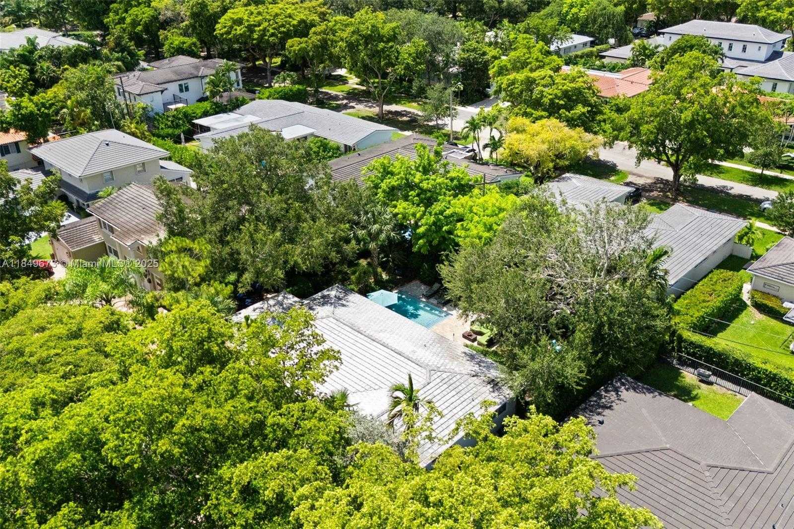 Small Image of 415 GARLENDA AVE, Coral Gables Number 24