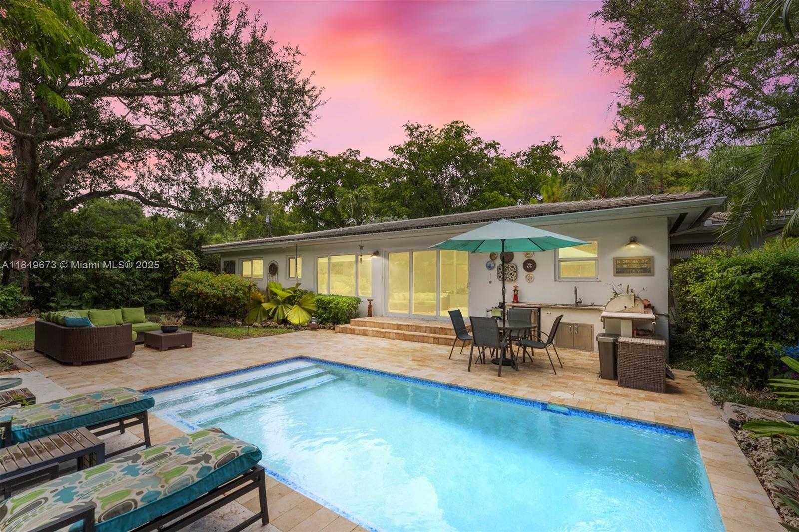 Small Image of 415 GARLENDA AVE, Coral Gables Number 3