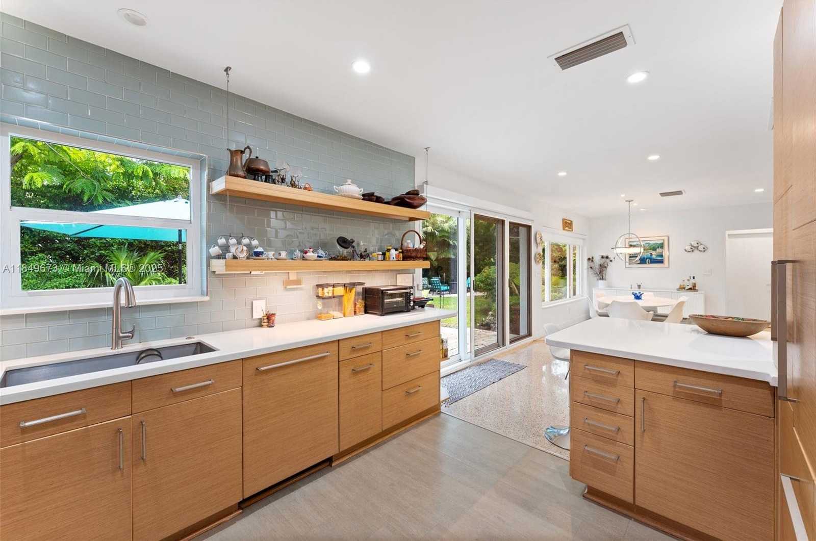 Small Image of 415 GARLENDA AVE, Coral Gables Number 8