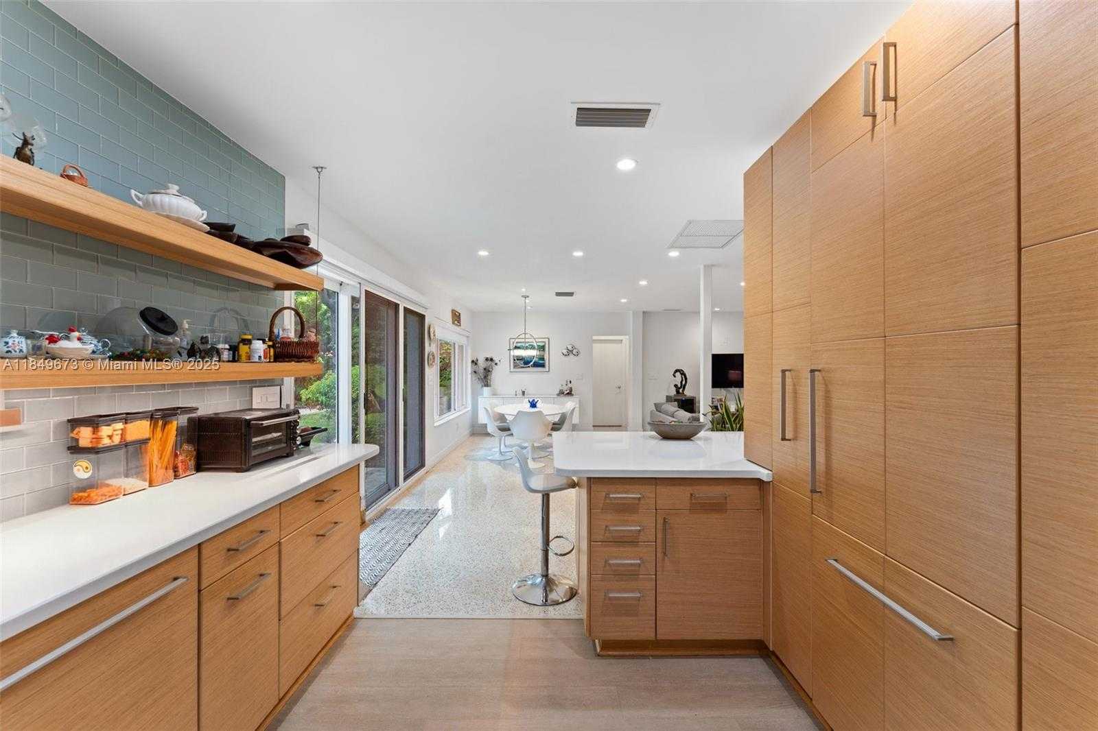 Small Image of 415 GARLENDA AVE, Coral Gables Number 9