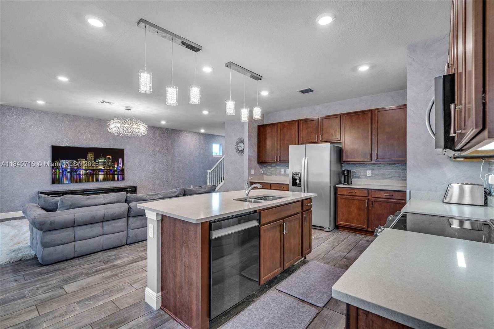 Small Image of 3813 GREENWAY DR, Hollywood Number 10