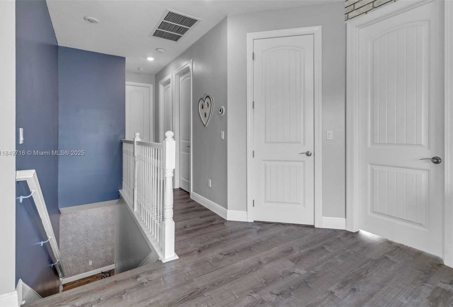 Small Image of 3813 GREENWAY DR, Hollywood Number 12