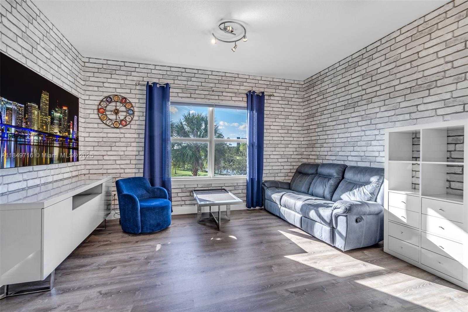 Small Image of 3813 GREENWAY DR, Hollywood Number 13