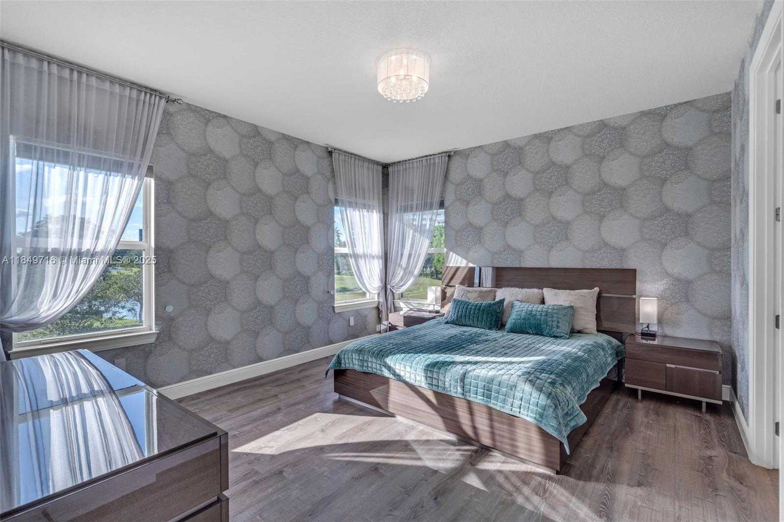 Small Image of 3813 GREENWAY DR, Hollywood Number 14
