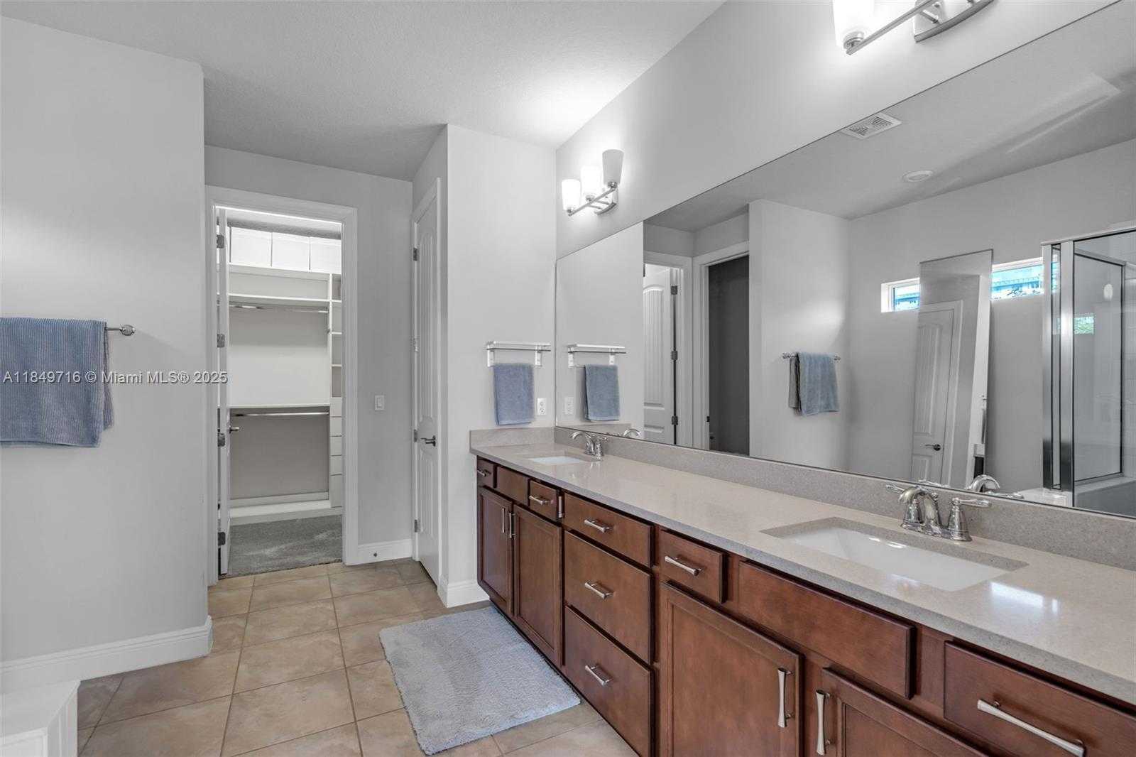 Small Image of 3813 GREENWAY DR, Hollywood Number 15