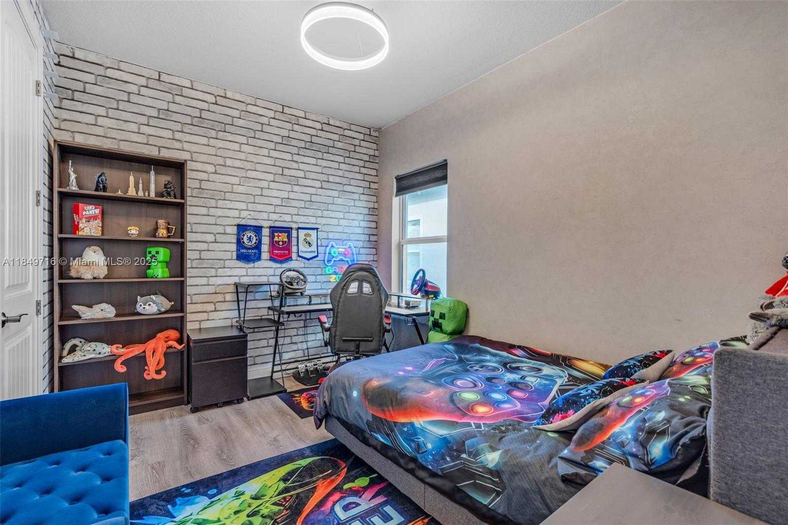 Small Image of 3813 GREENWAY DR, Hollywood Number 20