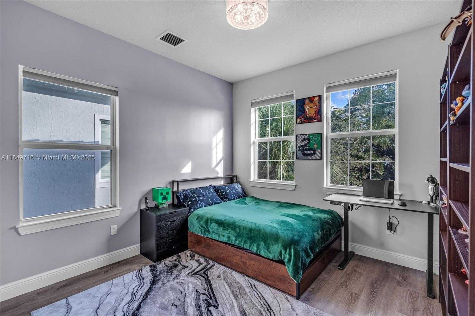Small Image of 3813 GREENWAY DR, Hollywood Number 21