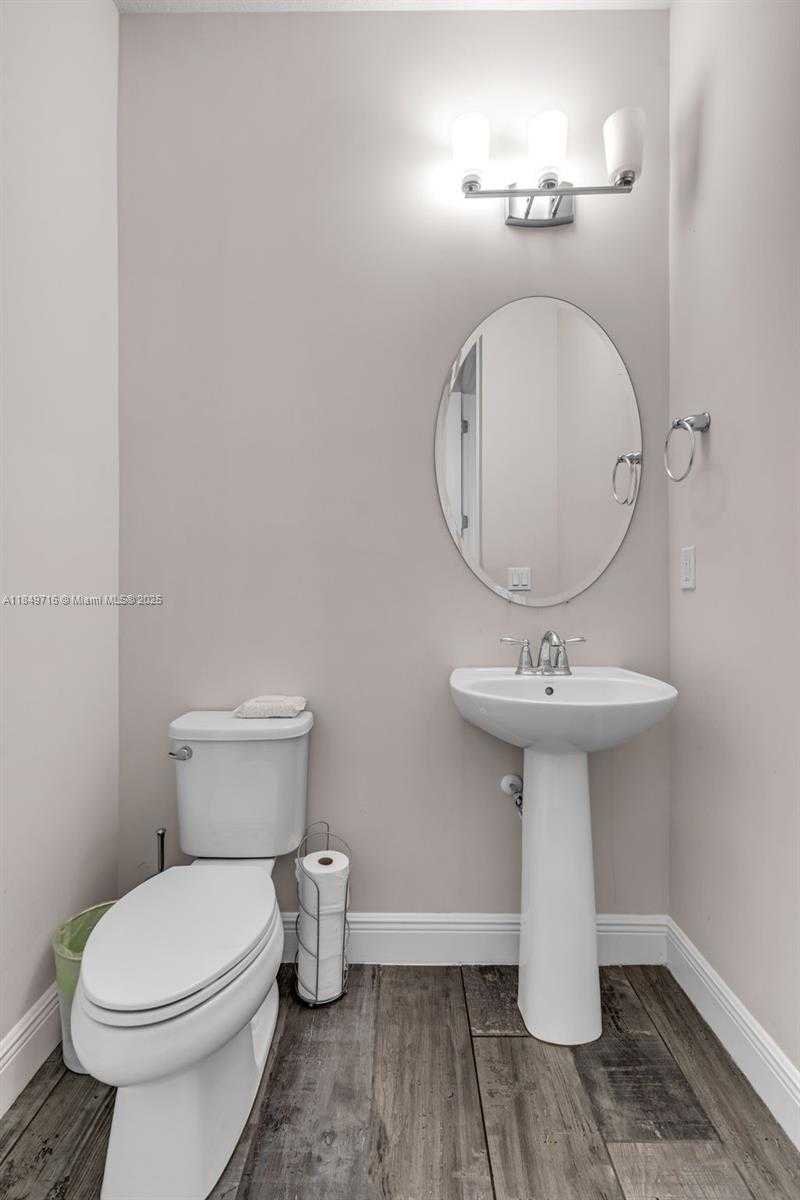 Small Image of 3813 GREENWAY DR, Hollywood Number 23