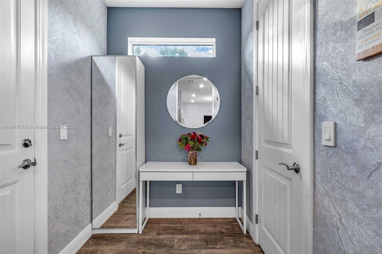 Small Image of 3813 GREENWAY DR, Hollywood Number 26