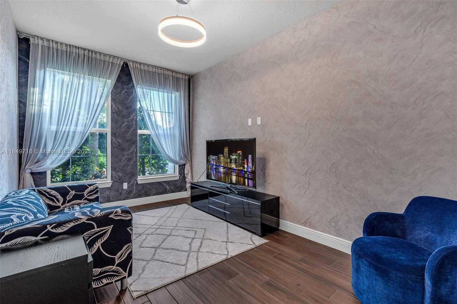 Small Image of 3813 GREENWAY DR, Hollywood Number 27