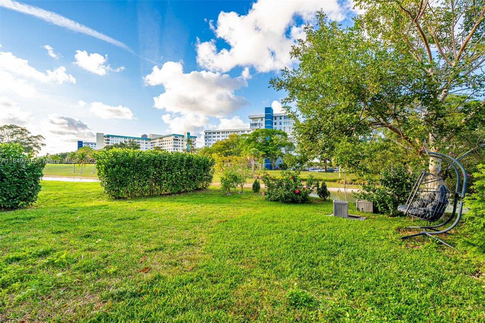 Small Image of 3813 GREENWAY DR, Hollywood Number 30