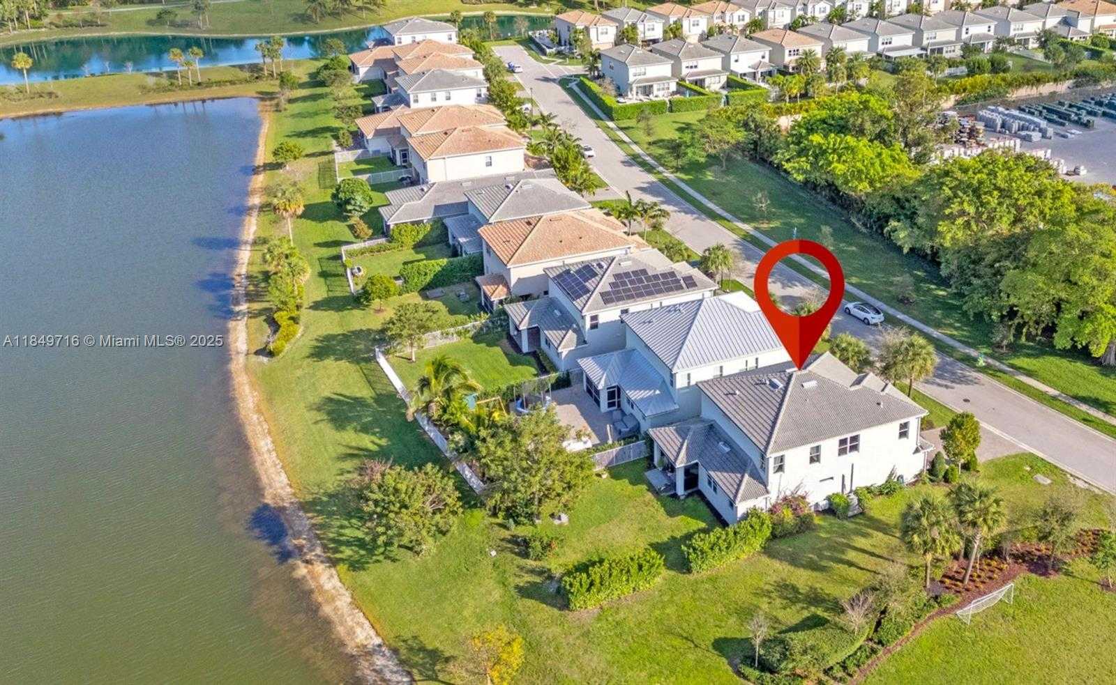 Small Image of 3813 GREENWAY DR, Hollywood Number 34
