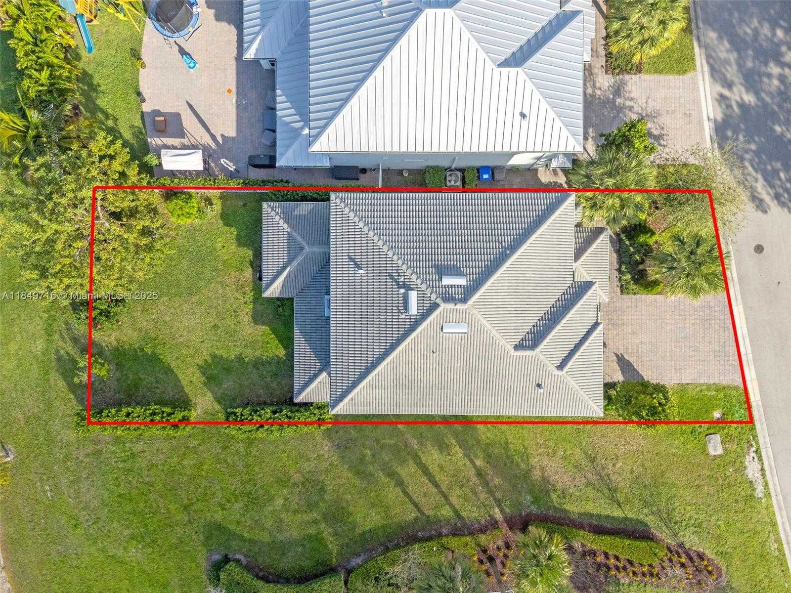 Small Image of 3813 GREENWAY DR, Hollywood Number 35