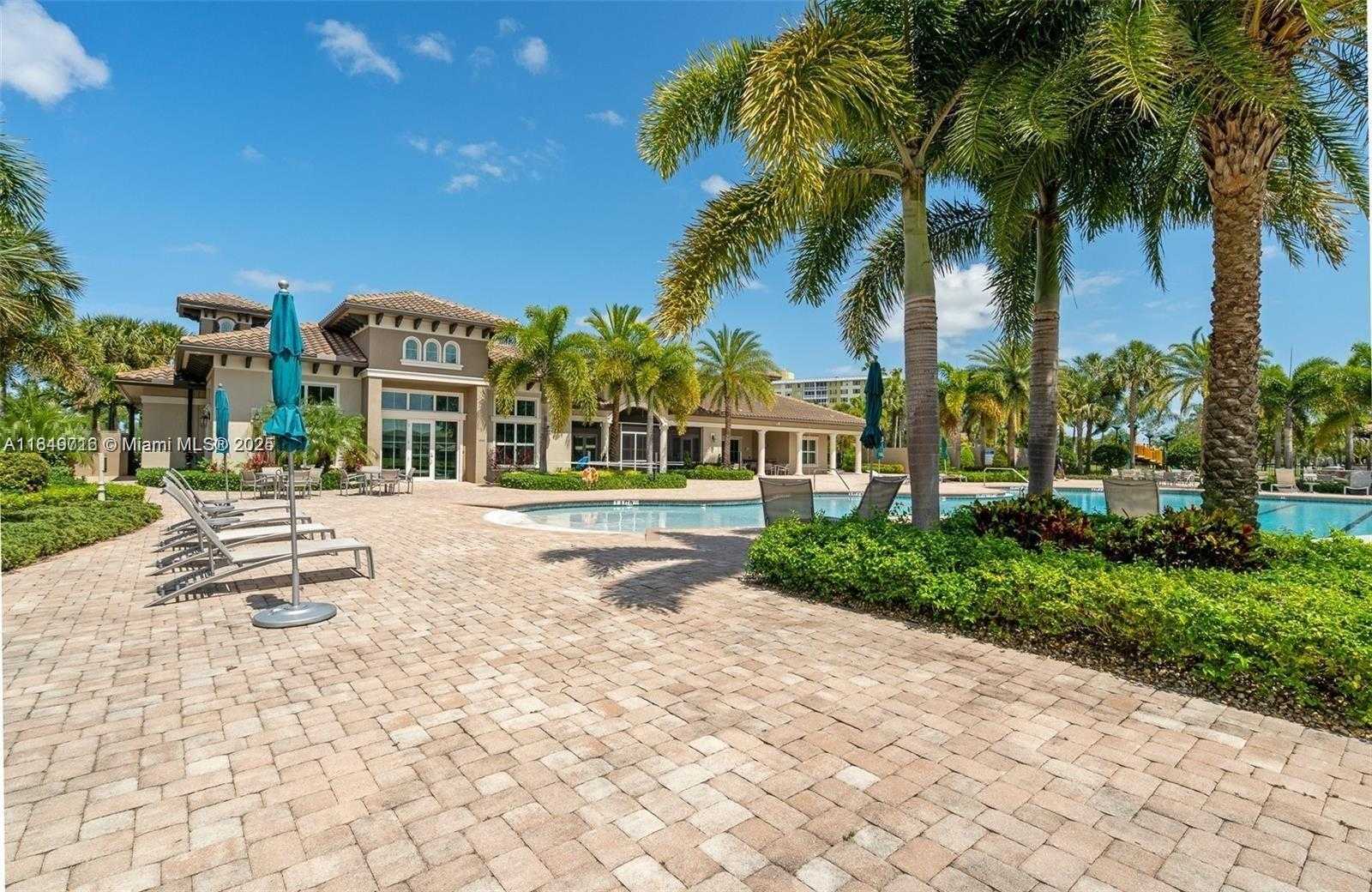 Small Image of 3813 GREENWAY DR, Hollywood Number 38