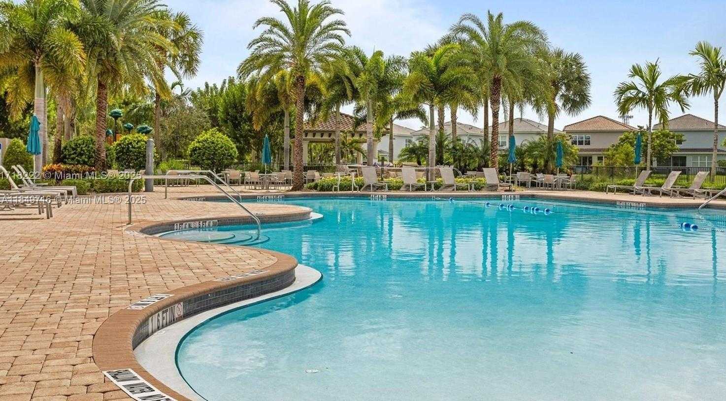 Small Image of 3813 GREENWAY DR, Hollywood Number 4