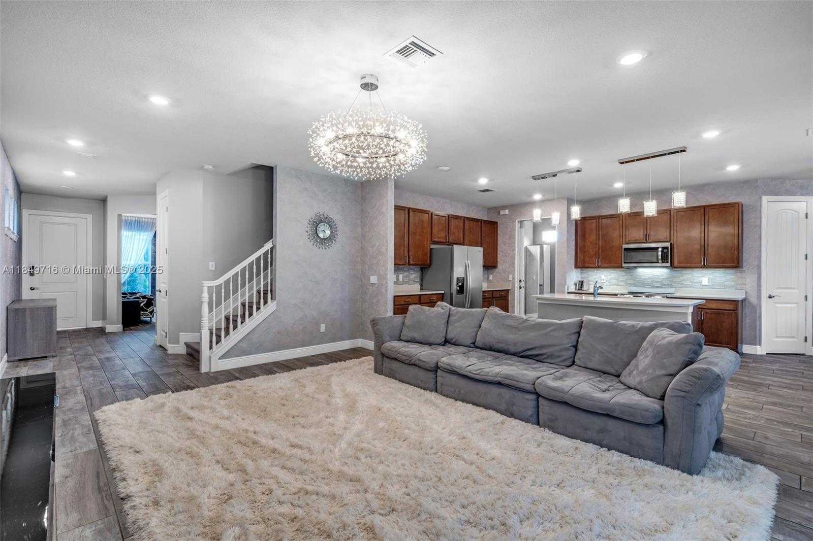 Small Image of 3813 GREENWAY DR, Hollywood Number 8
