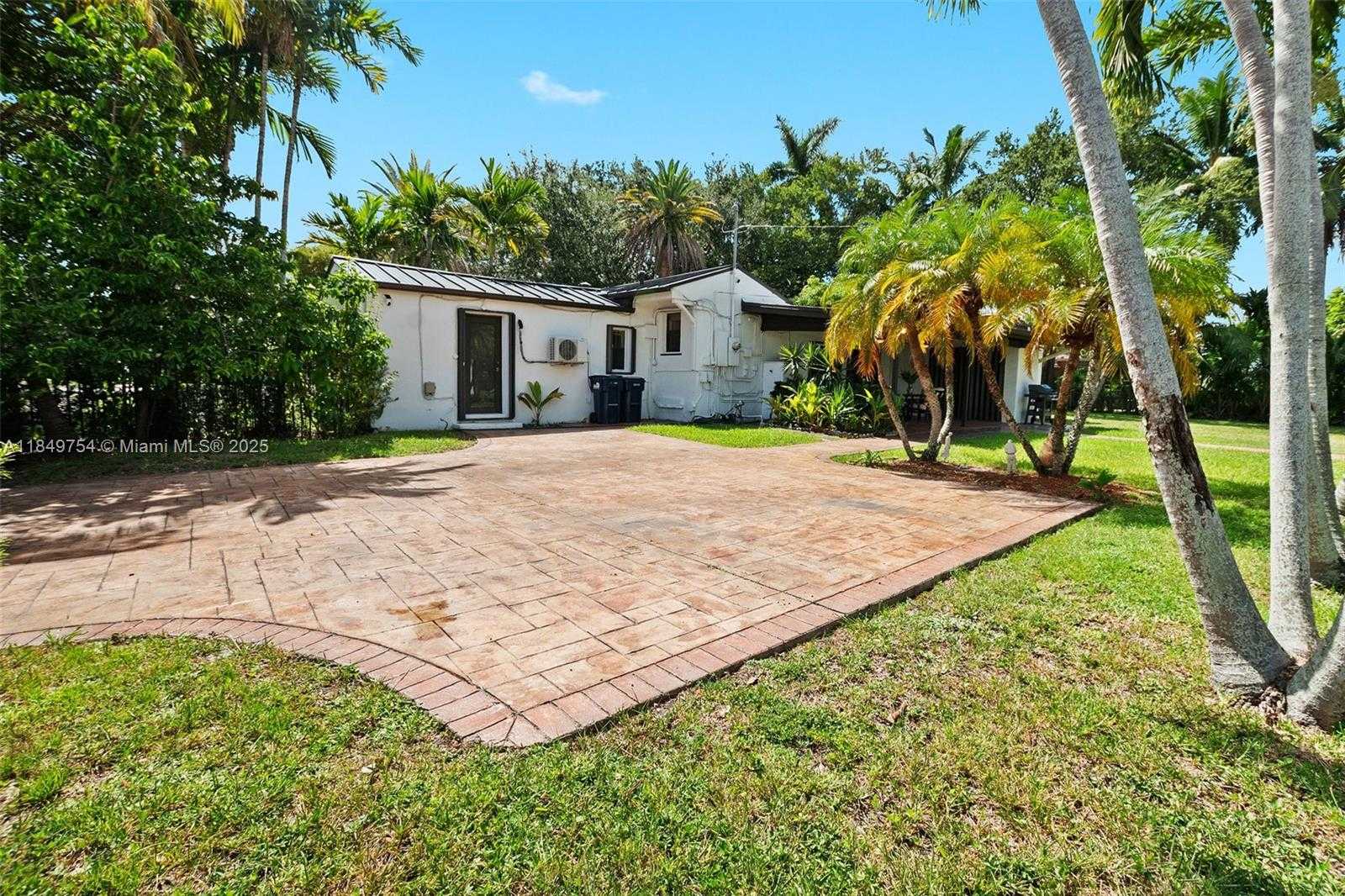 Small Image of 500 SOUTH DR, Miami Springs Number 22