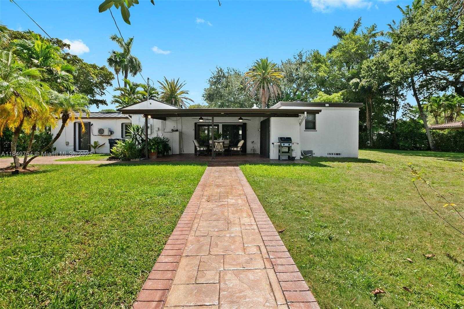 Small Image of 500 SOUTH DR, Miami Springs Number 23