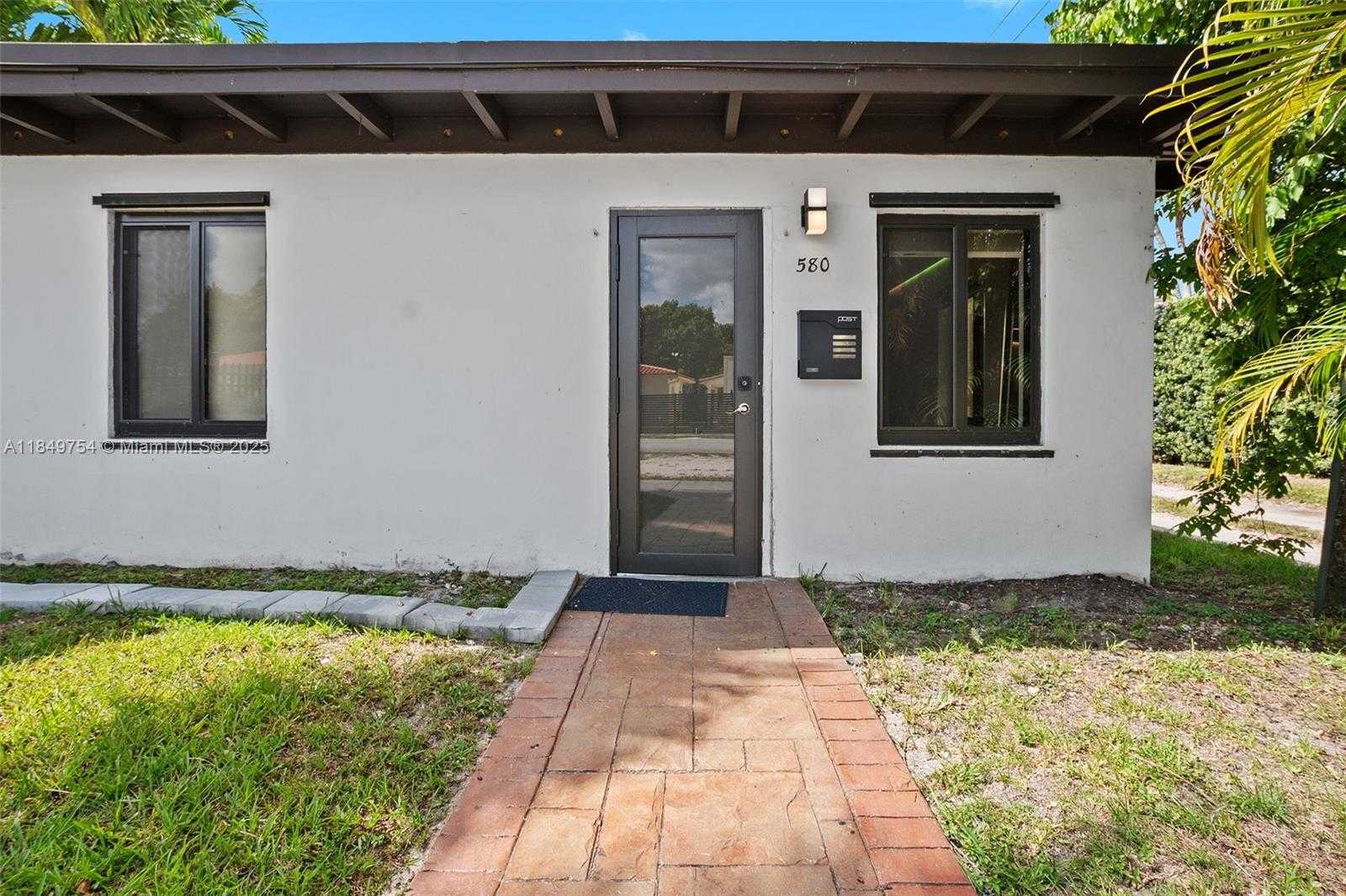 Small Image of 500 SOUTH DR, Miami Springs Number 24