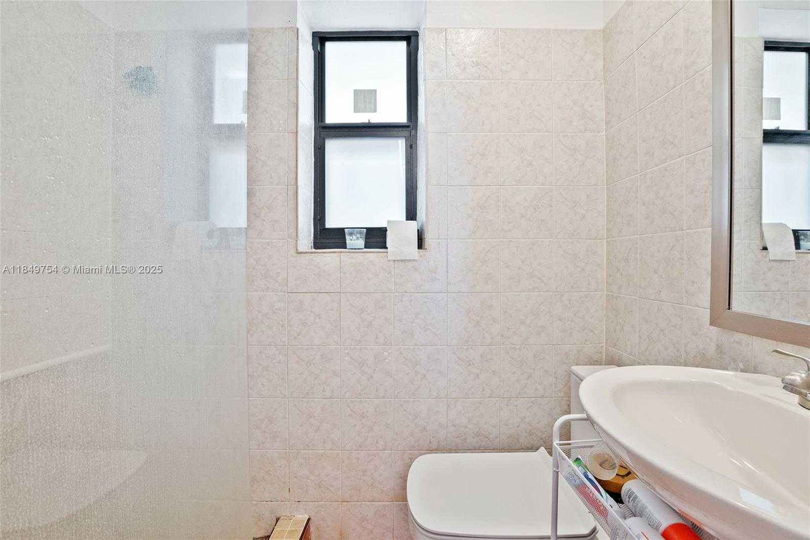 Small Image of 500 SOUTH DR, Miami Springs Number 28