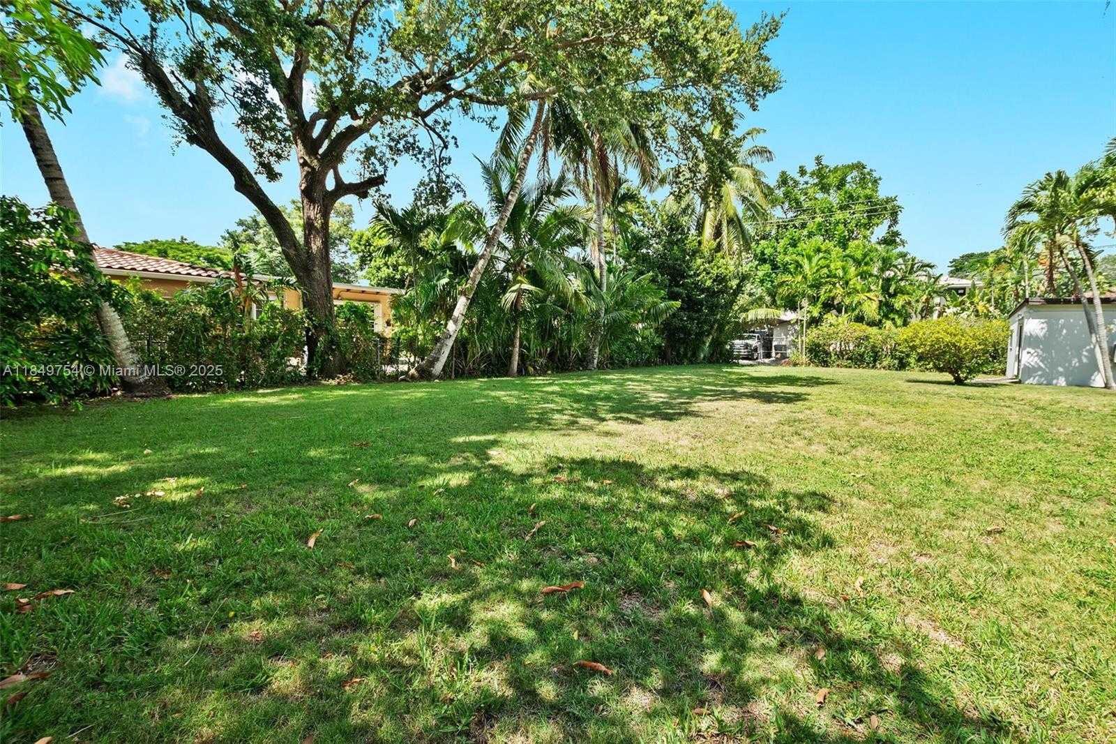 Small Image of 500 SOUTH DR, Miami Springs Number 30