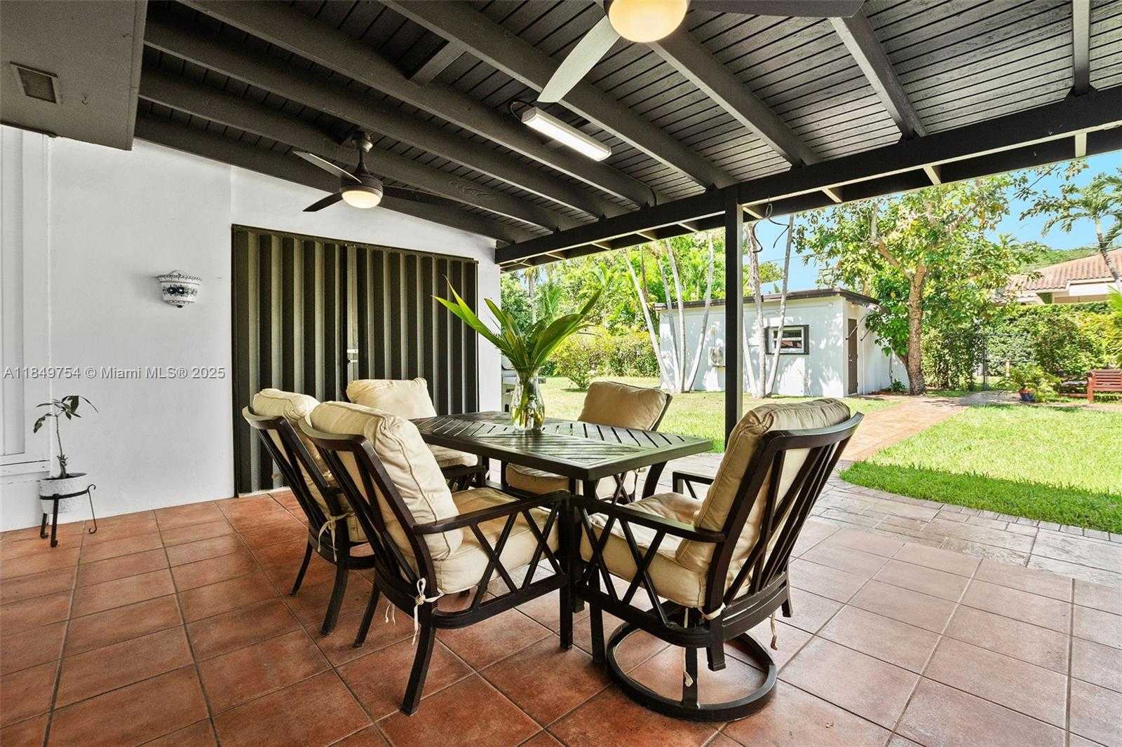 Small Image of 500 SOUTH DR, Miami Springs Number 31