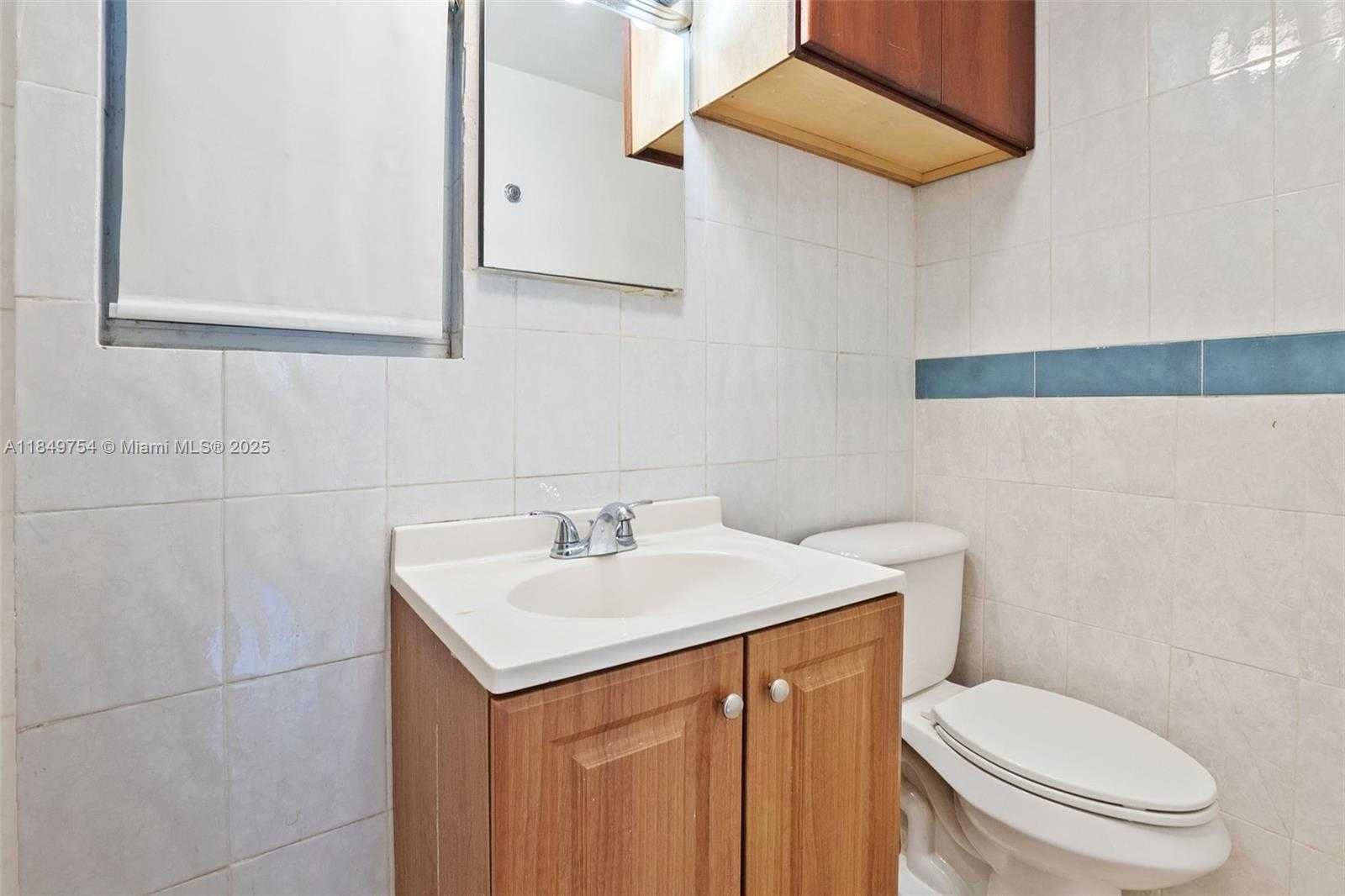 Small Image of 500 SOUTH DR, Miami Springs Number 34